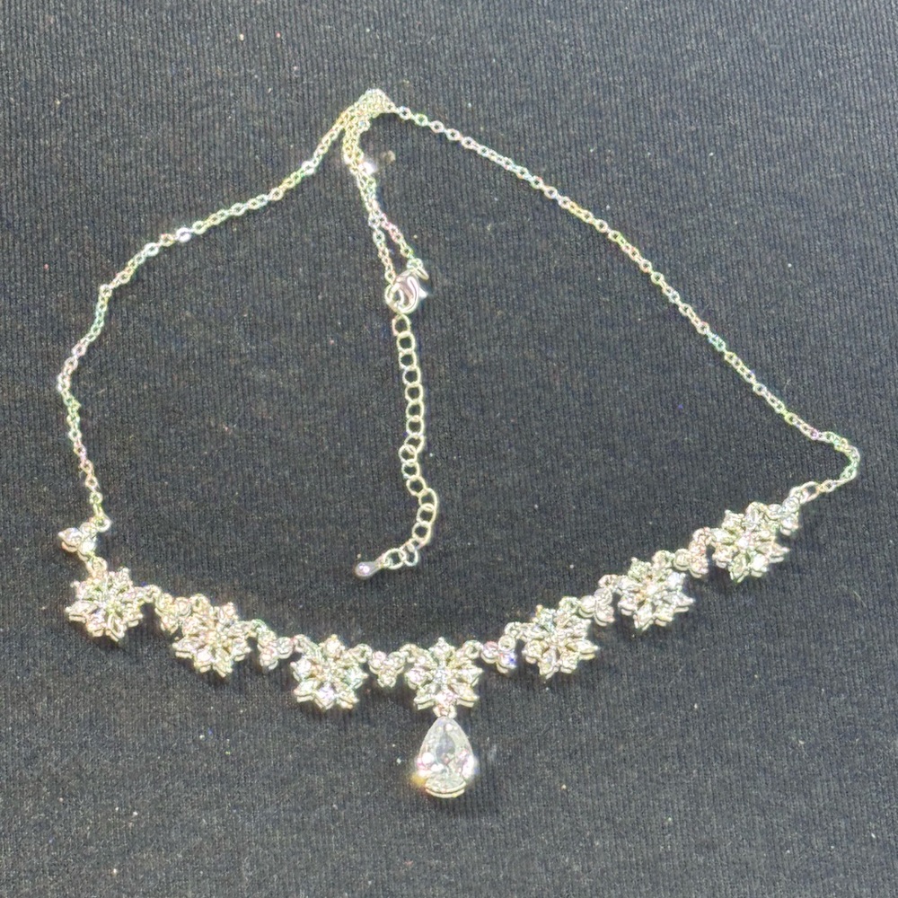 Sparkling Crystal Necklace Made with Swarovski Crystals - Picture 3 of 10
